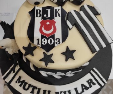 Beşiktaş Yaş Pastası
